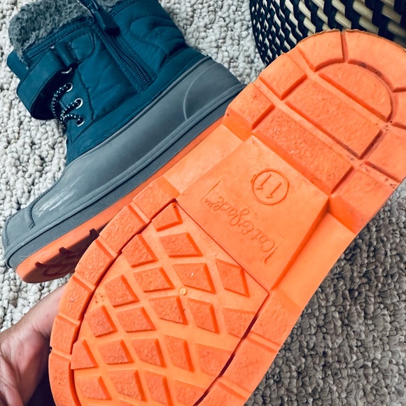 Cat & Jack Snow boots - Picture 3 of 3